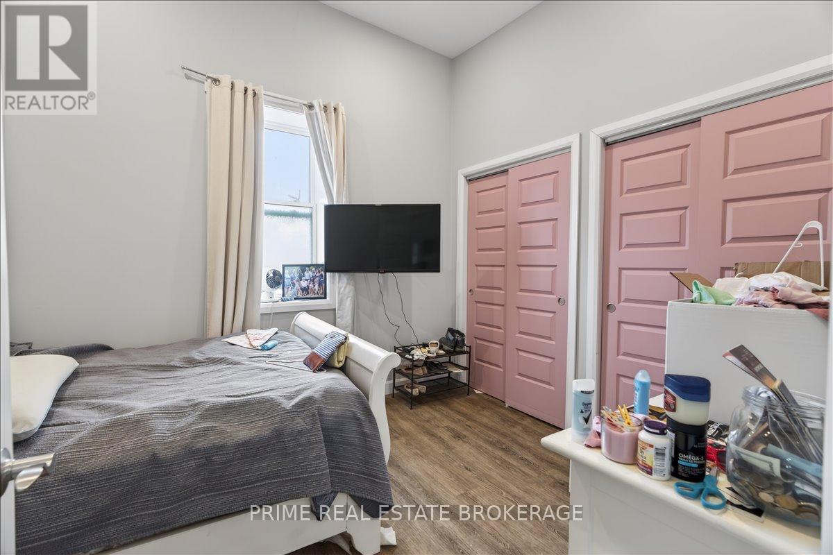 193 CLARENCE STREET - 23
