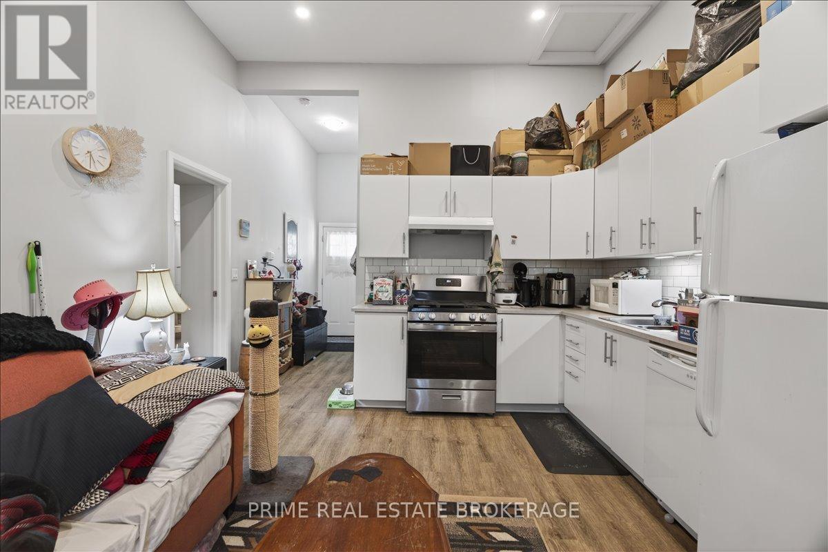 193 CLARENCE STREET - 31