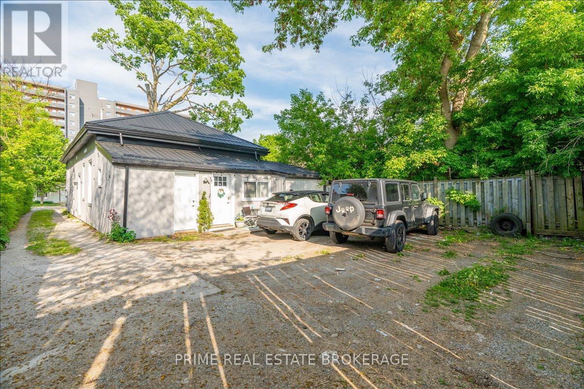 193 CLARENCE STREET - 38