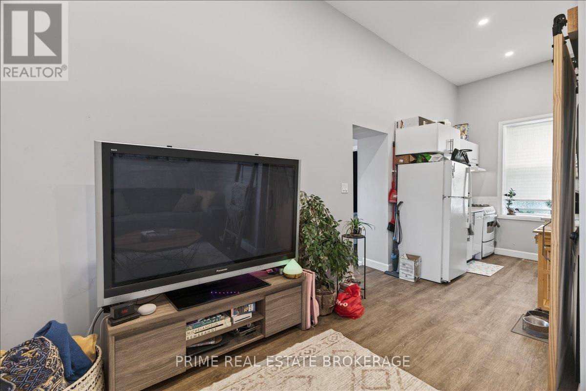 193 CLARENCE STREET - 6