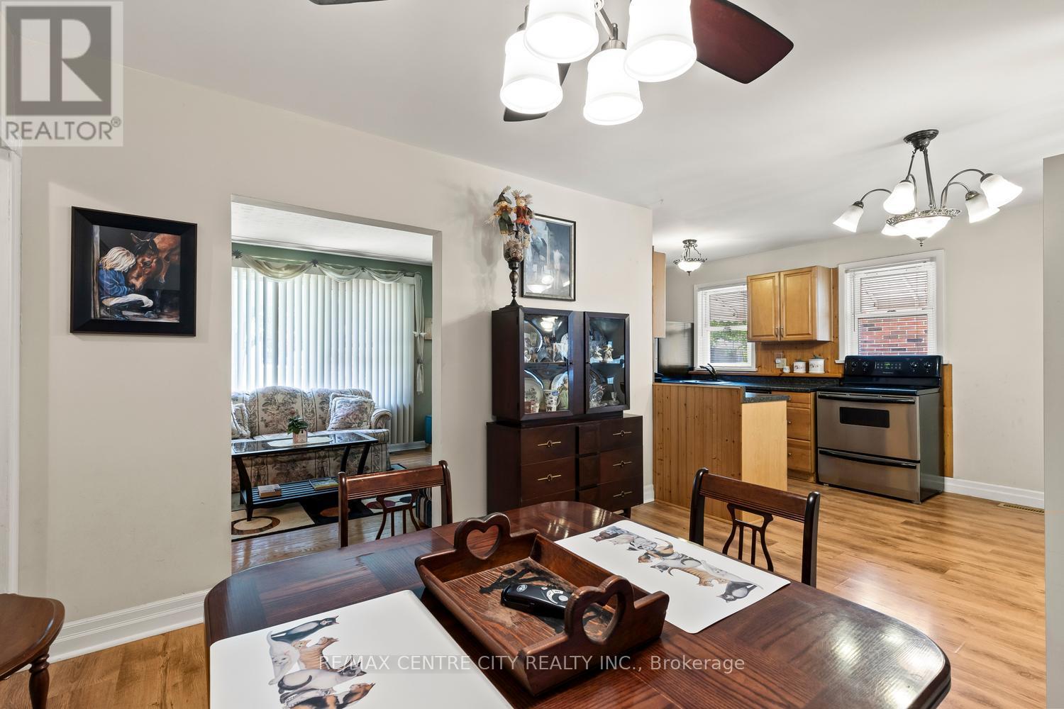 219 FAIRWAY AVENUE - 12