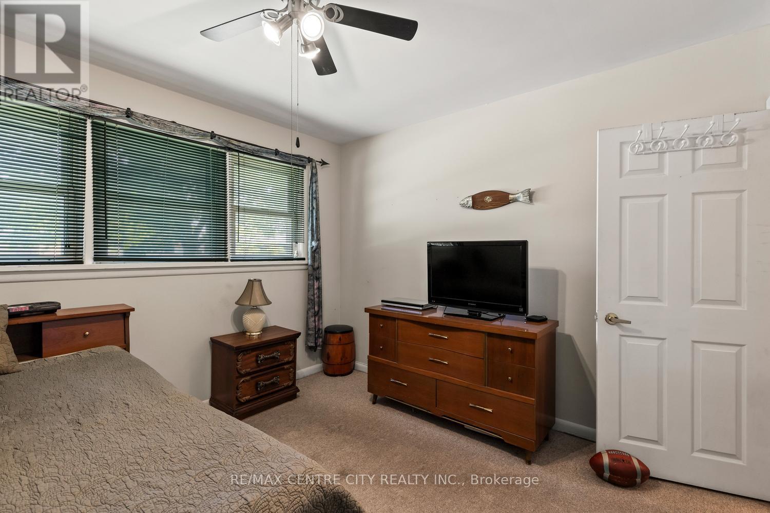 219 FAIRWAY AVENUE - 16