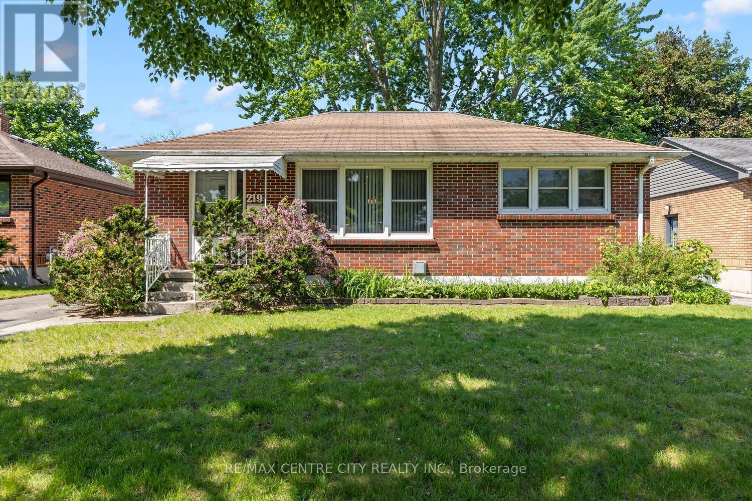 219 FAIRWAY AVENUE - Image 2