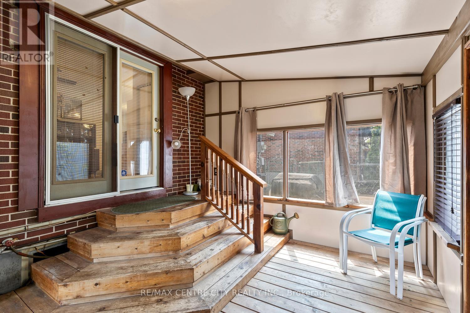 219 FAIRWAY AVENUE - 22