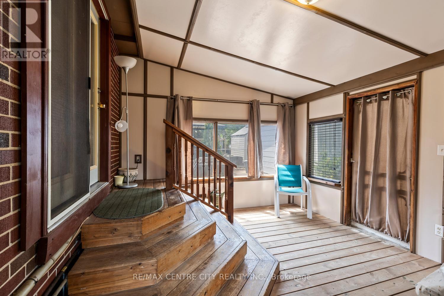 219 FAIRWAY AVENUE - 24