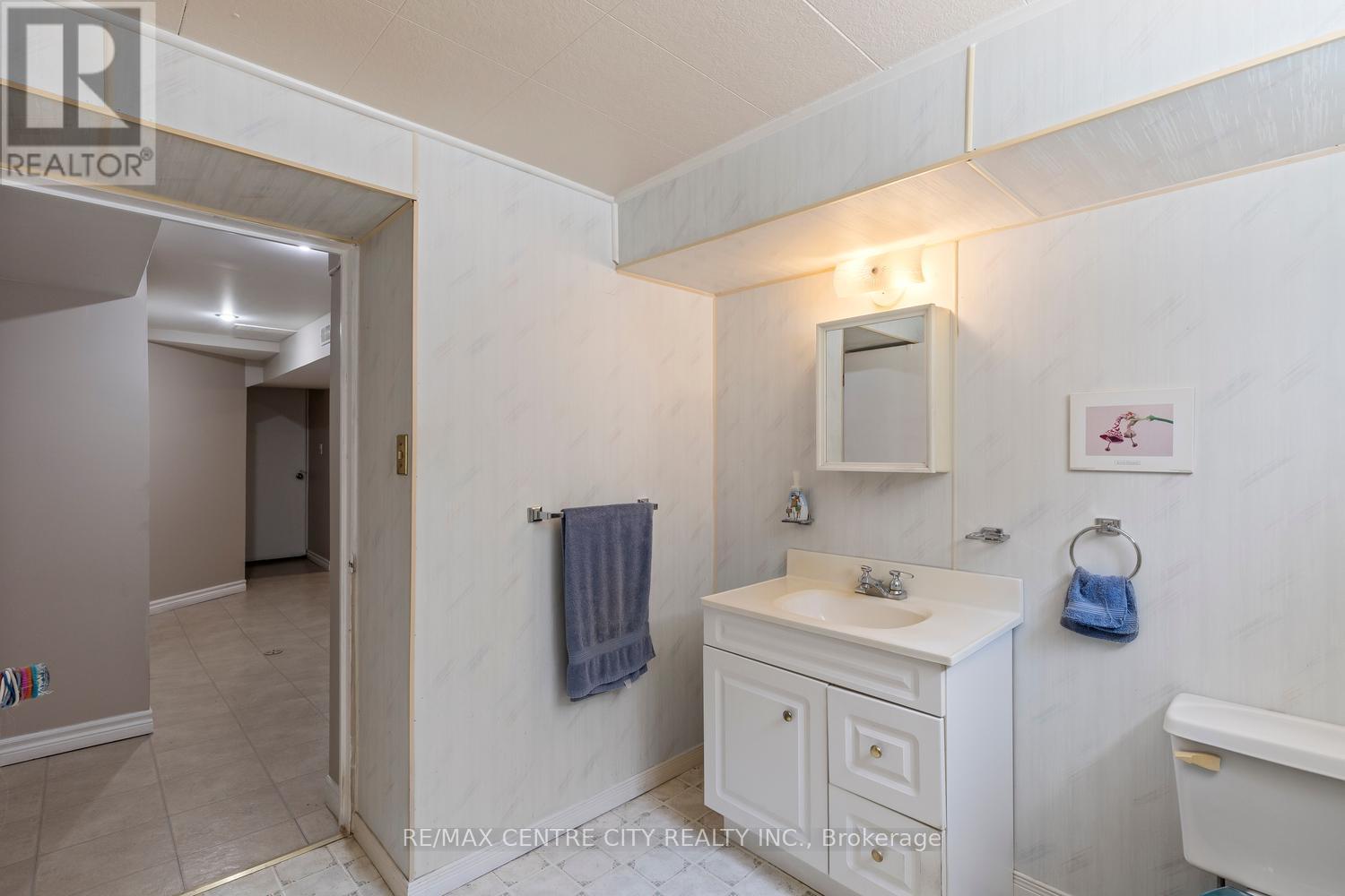 219 FAIRWAY AVENUE - 26