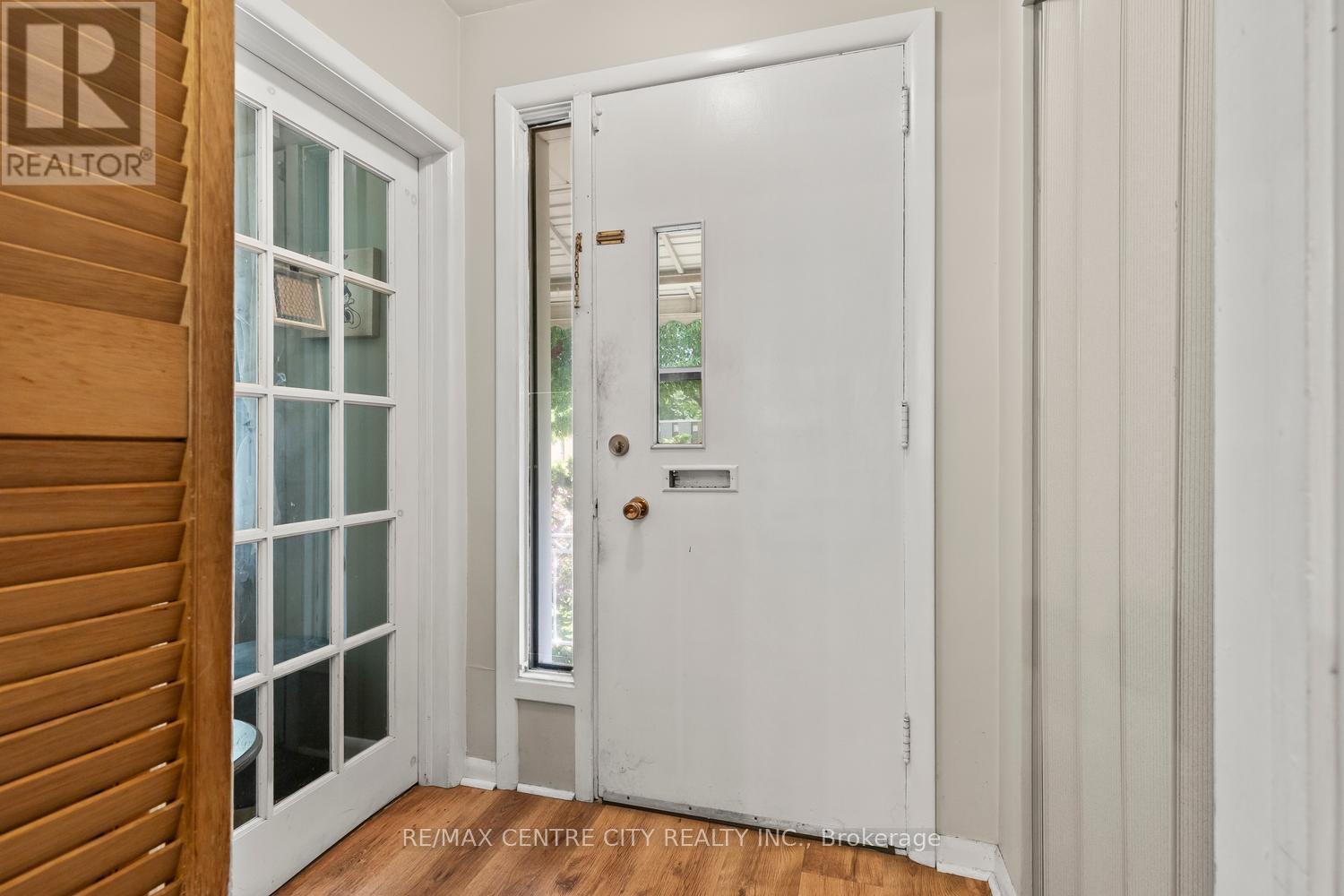 219 FAIRWAY AVENUE - 4
