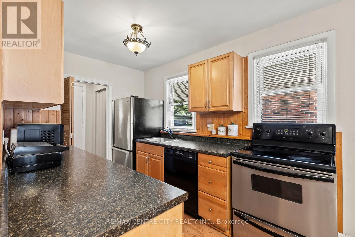 219 FAIRWAY AVENUE - 6