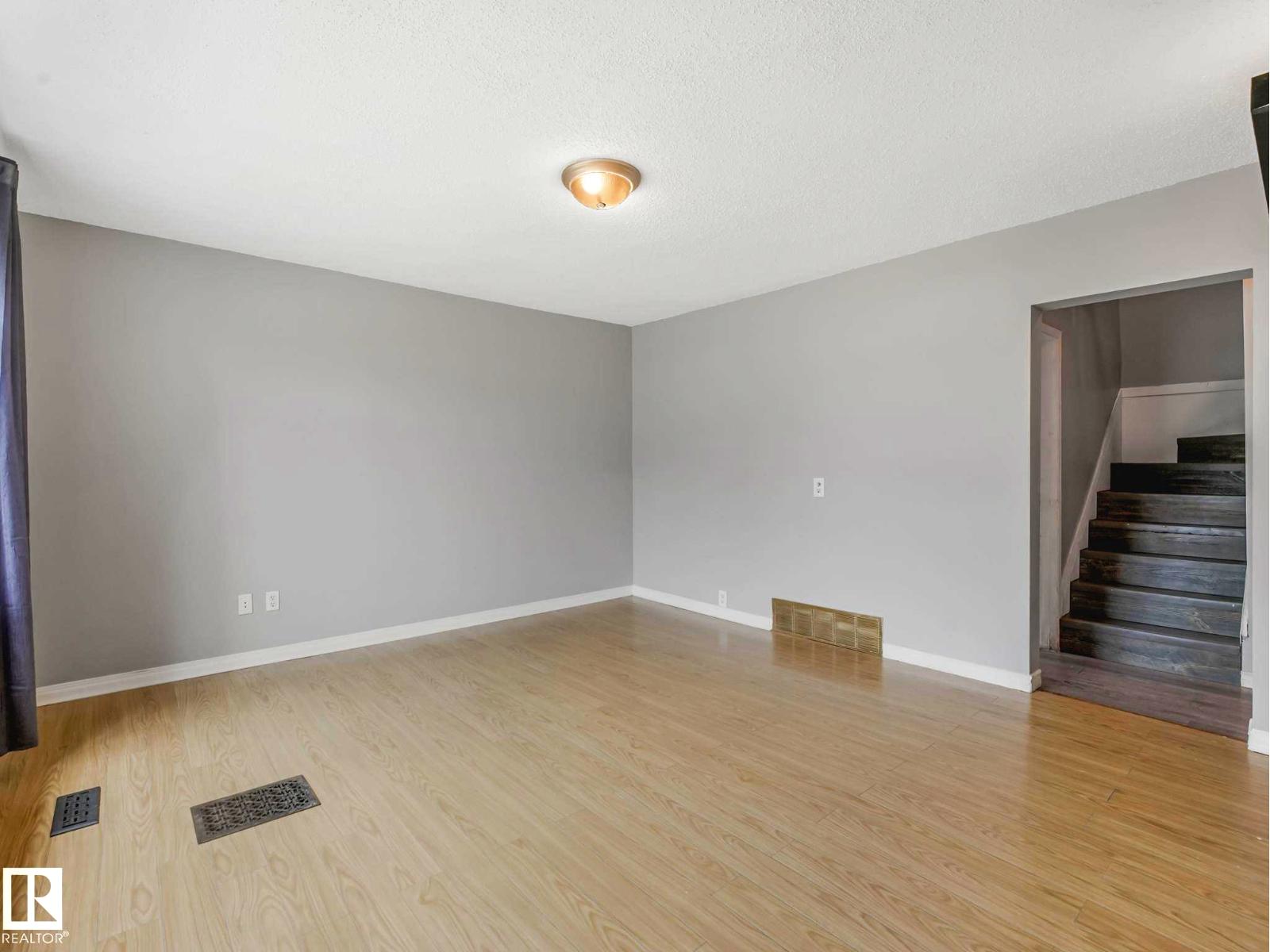 9911 161 ST NW - 18