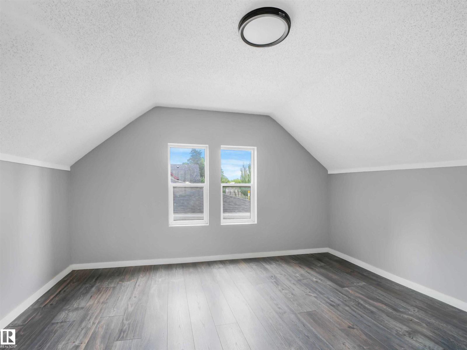 9911 161 ST NW - 21
