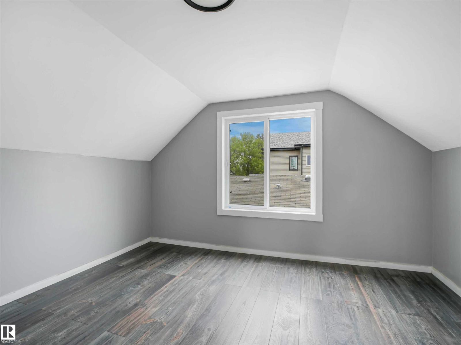 9911 161 ST NW - 23
