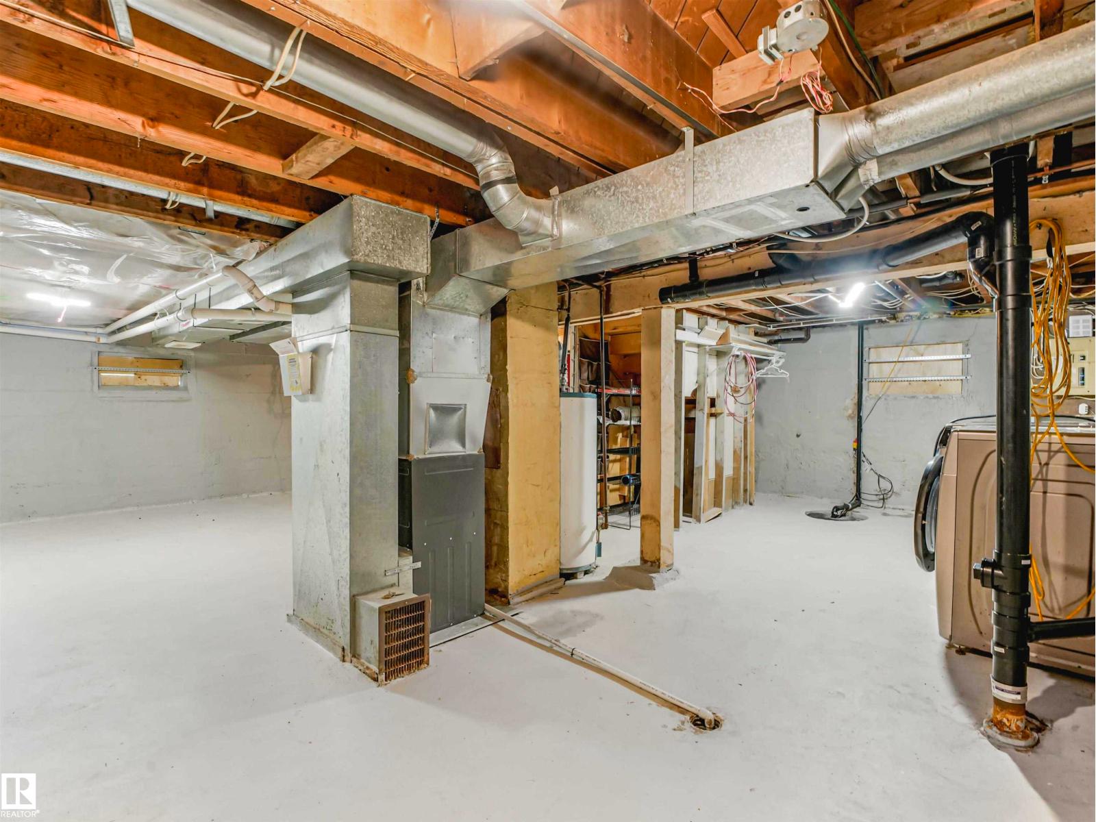 9911 161 ST NW - 28