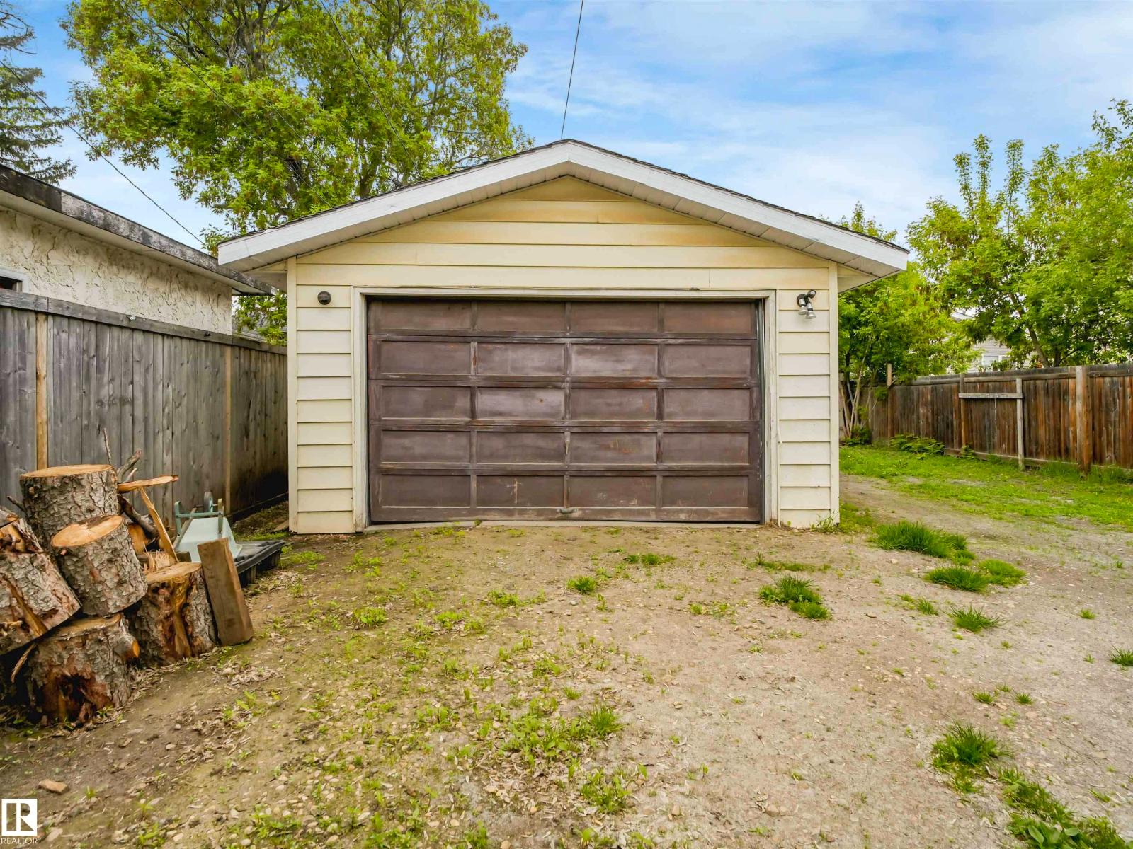 9911 161 ST NW - 31