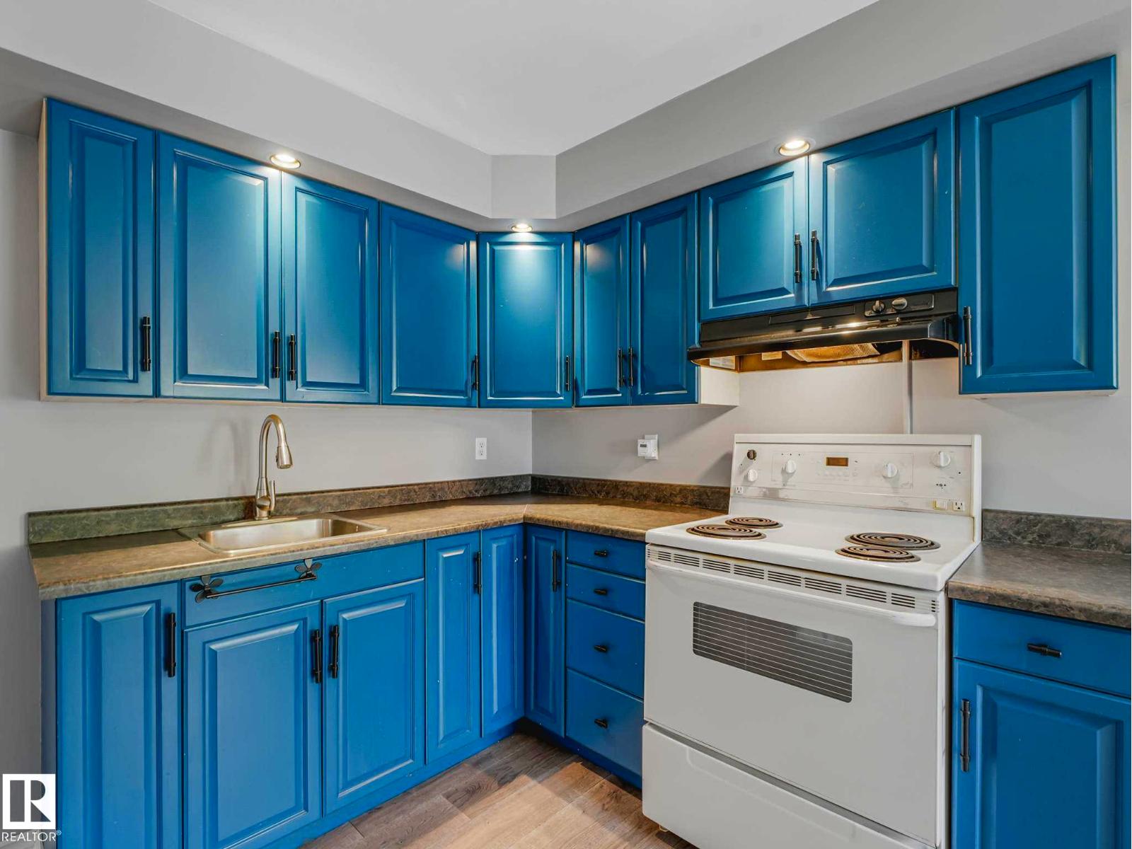 9911 161 ST NW - 5
