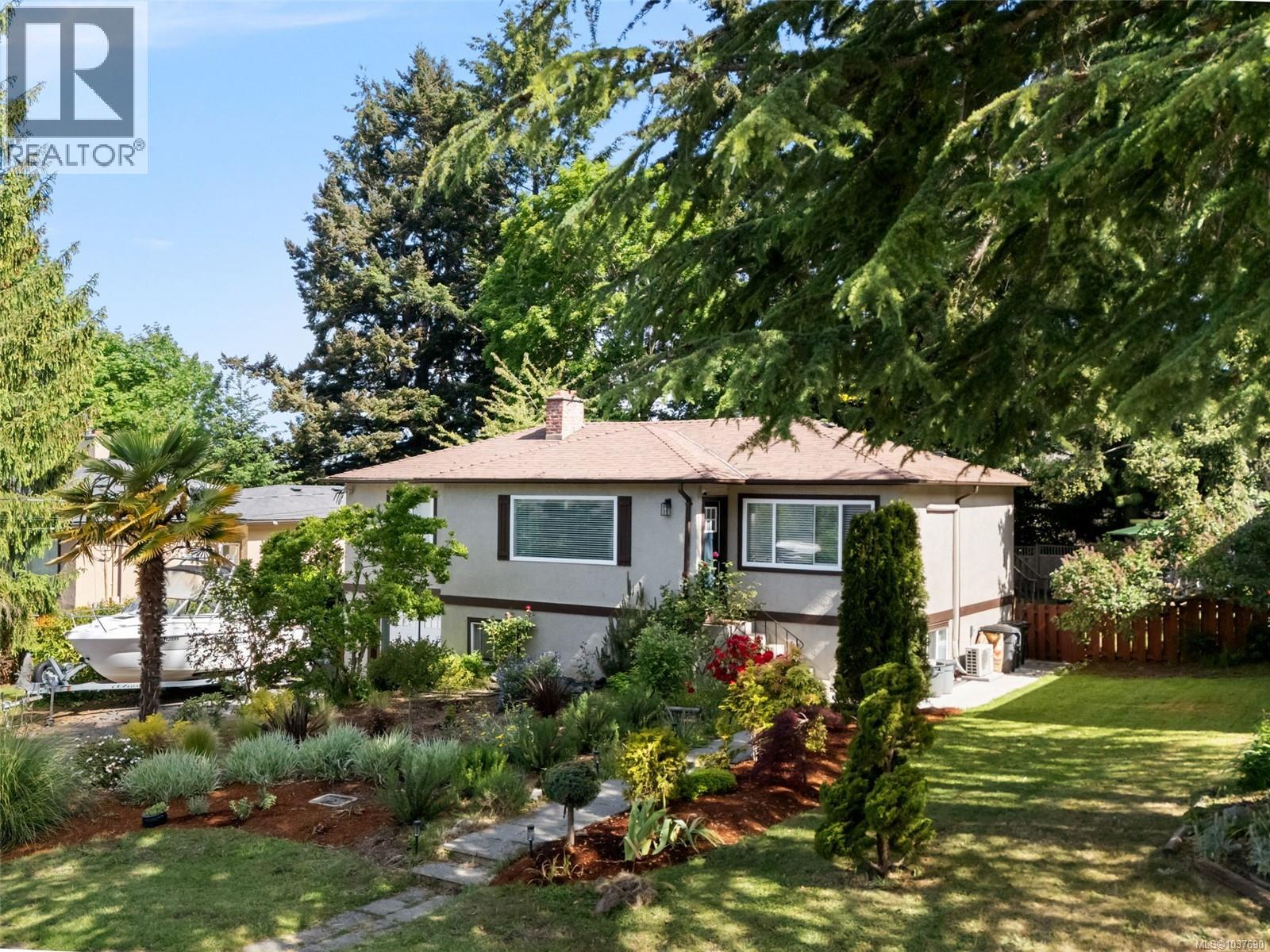 1232 Pearce Crescent - photo 2