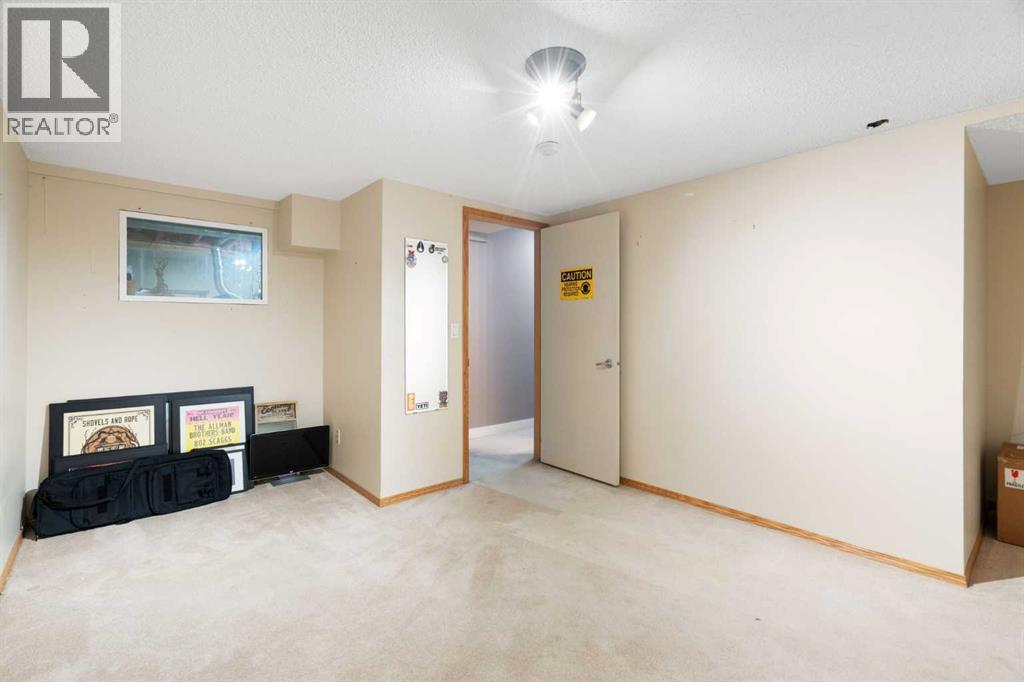 8 Hawkwood Place NW - 33