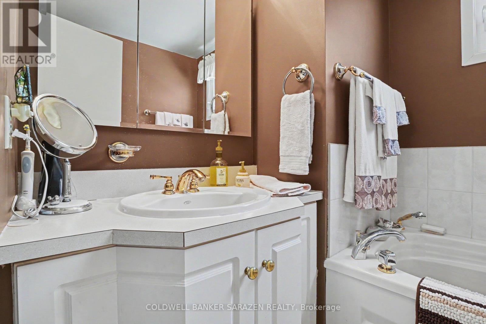 205 AIRTH BOULEVARD W - 12