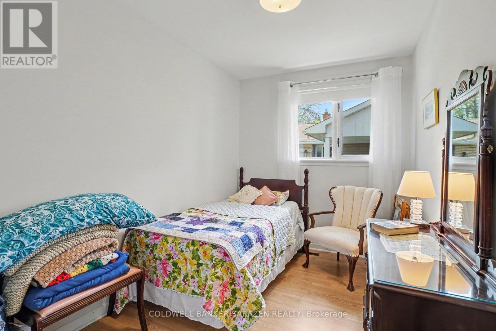 205 AIRTH BOULEVARD W - 13