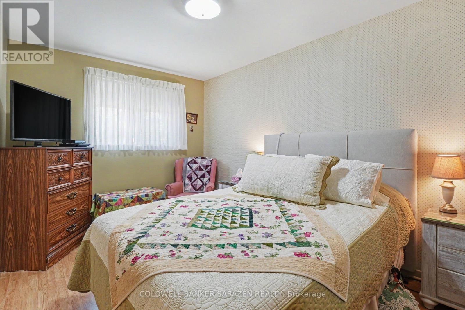 205 AIRTH BOULEVARD W - 16