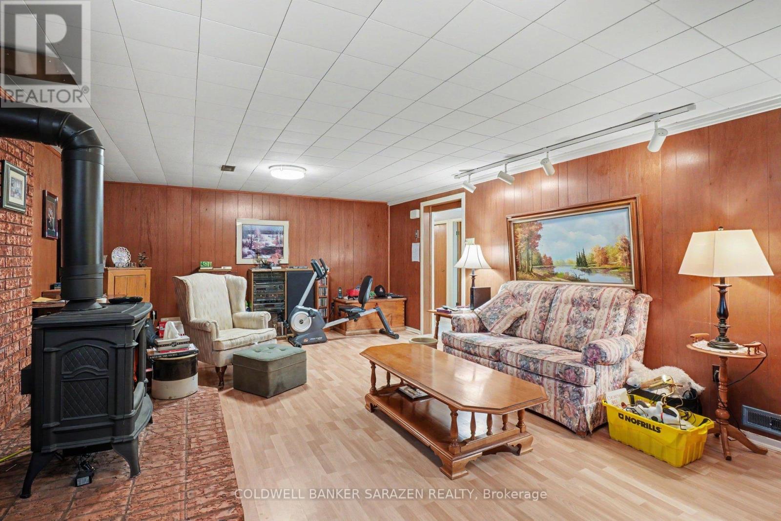 205 AIRTH BOULEVARD W - 18