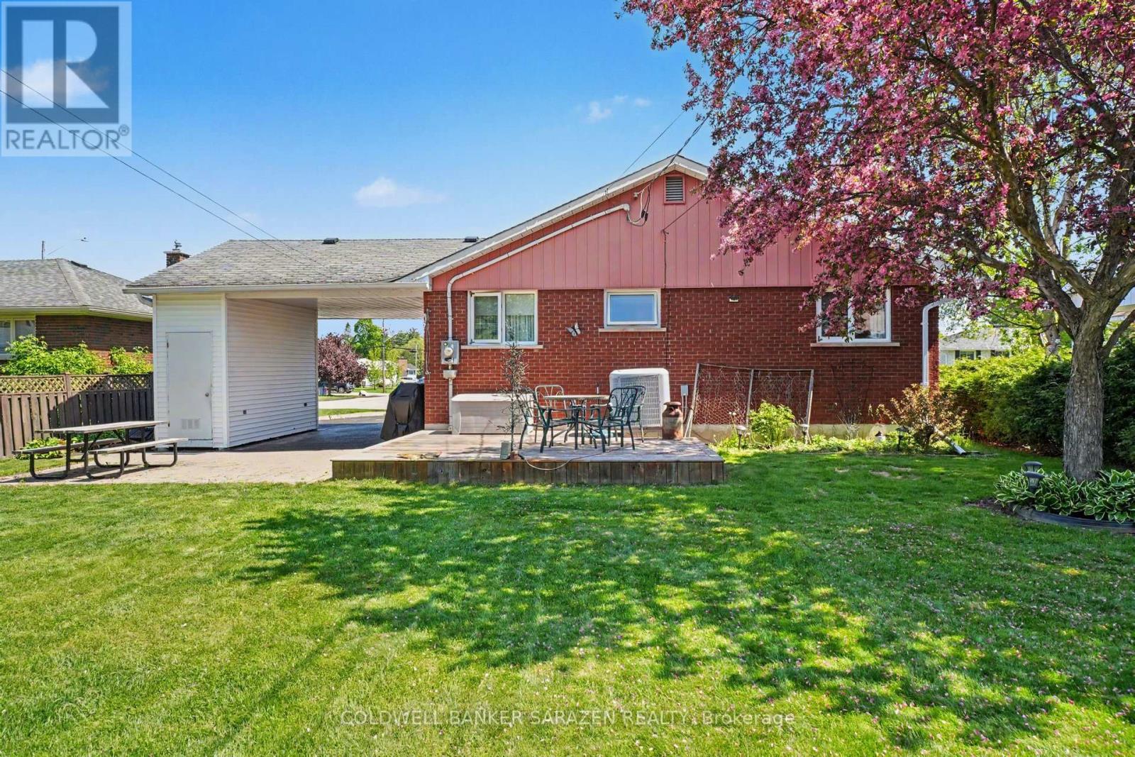 205 AIRTH BOULEVARD W - 3