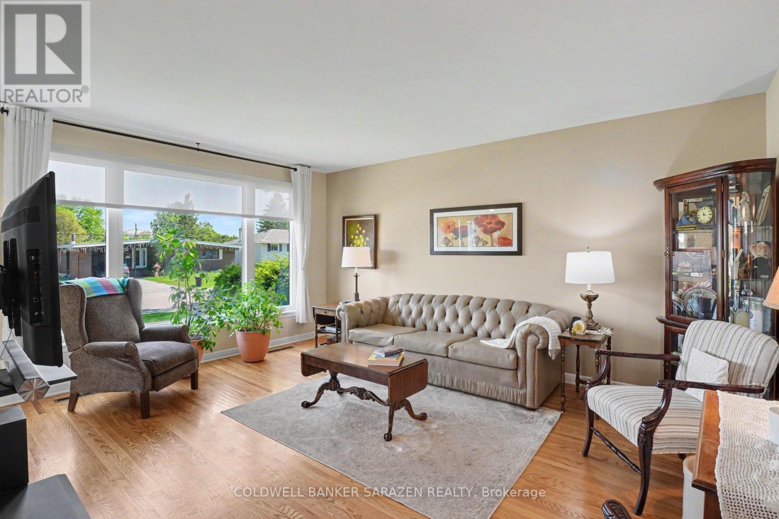 205 AIRTH BOULEVARD W - 5