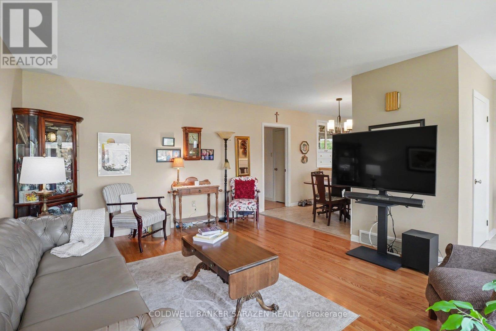 205 AIRTH BOULEVARD W - 6