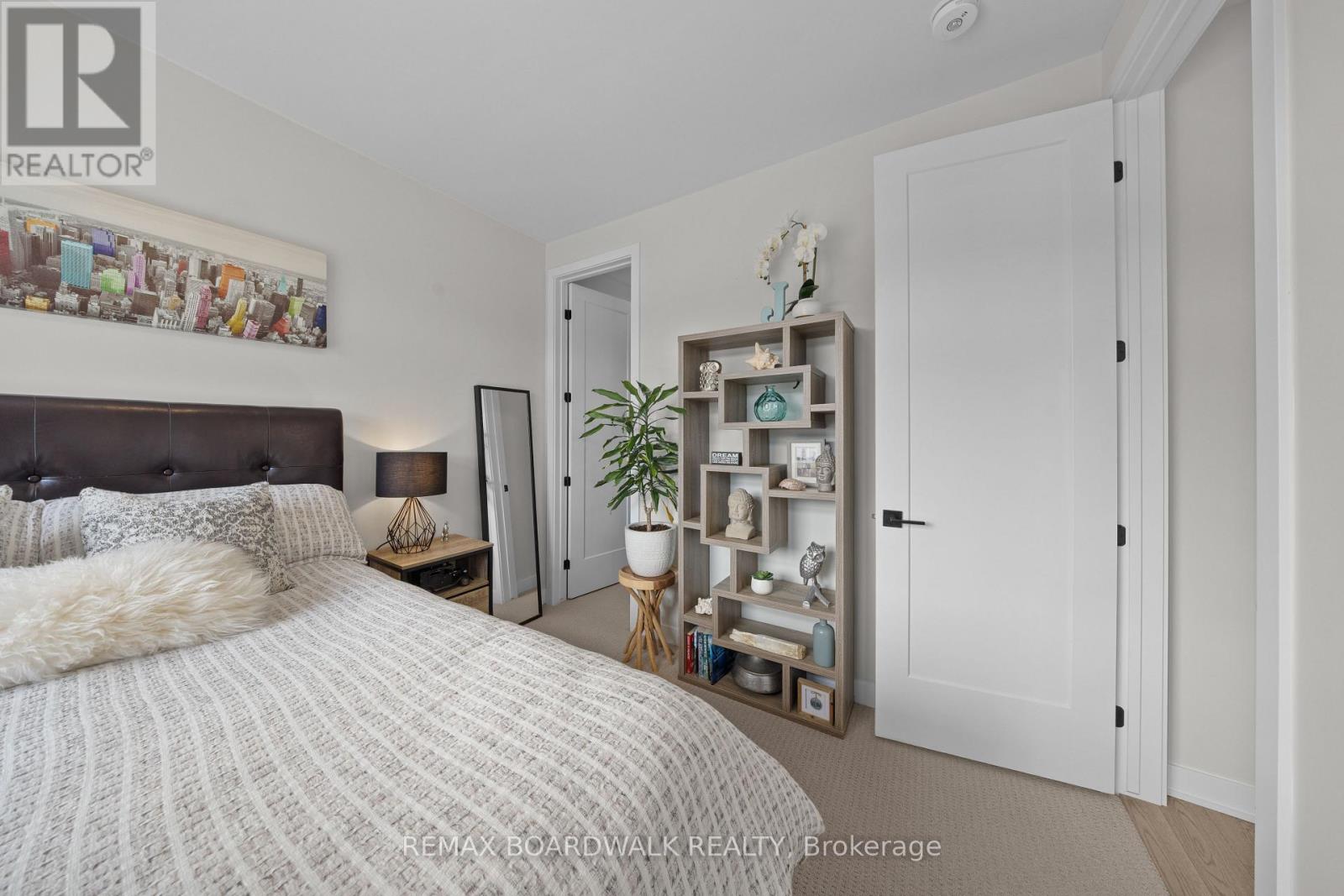 332 FINIAL WAY - 36