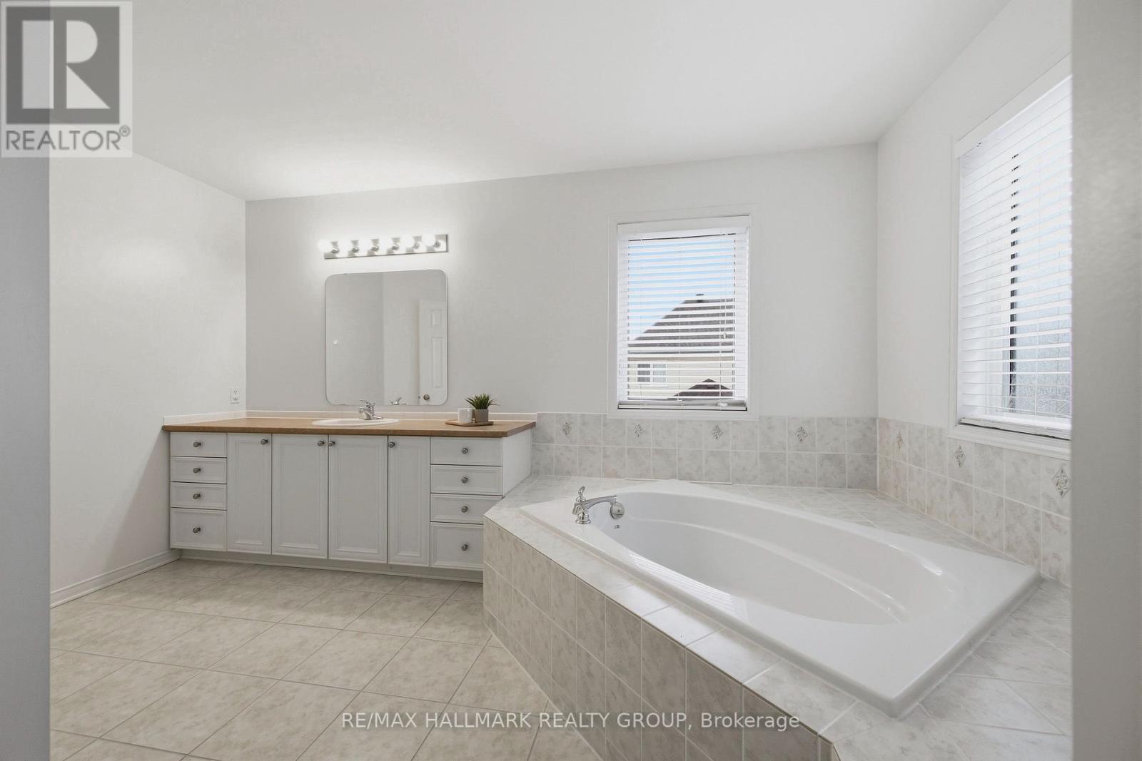747 LARCASTLE CIRCLE - 32