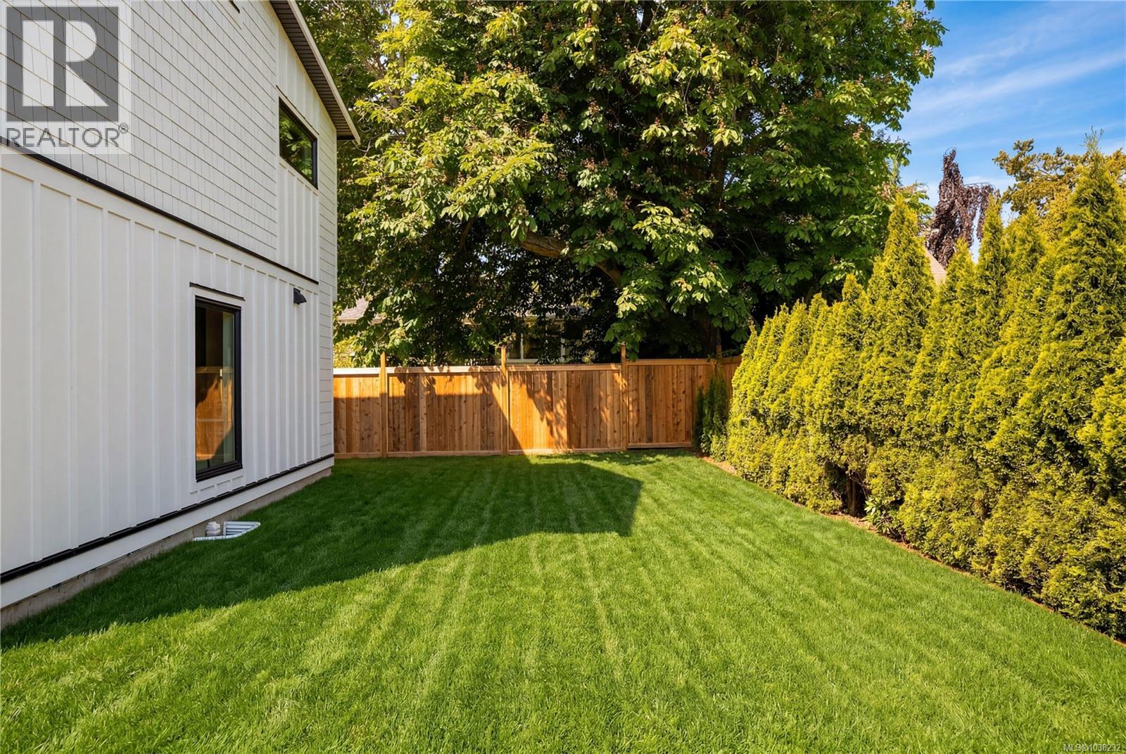 #4 2118 Pentland Rd - 16
