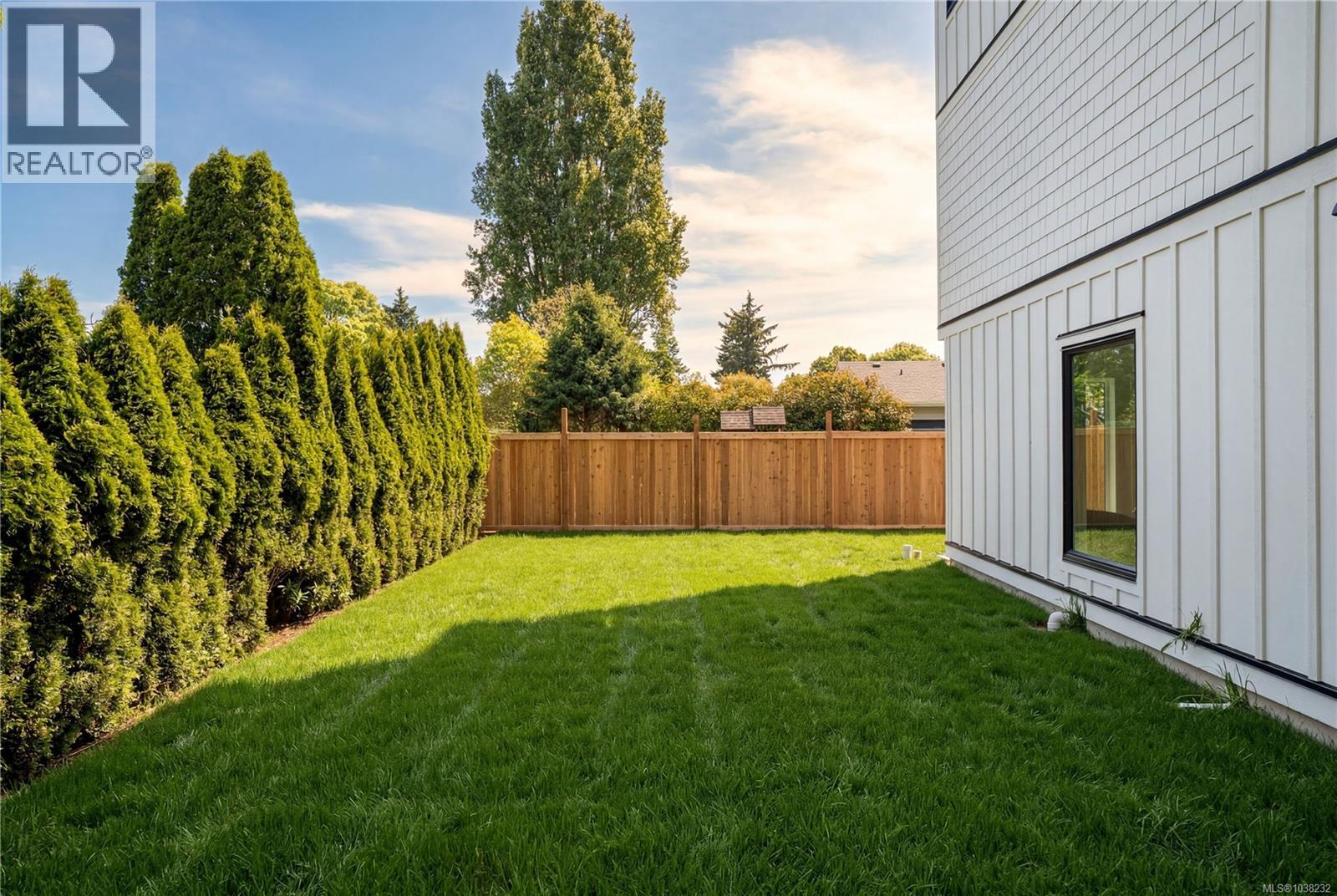 #4 2118 Pentland Rd - 17