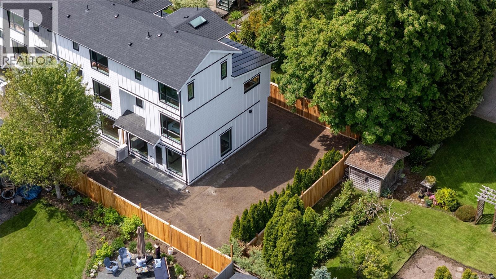 #4 2118 Pentland Rd - 39