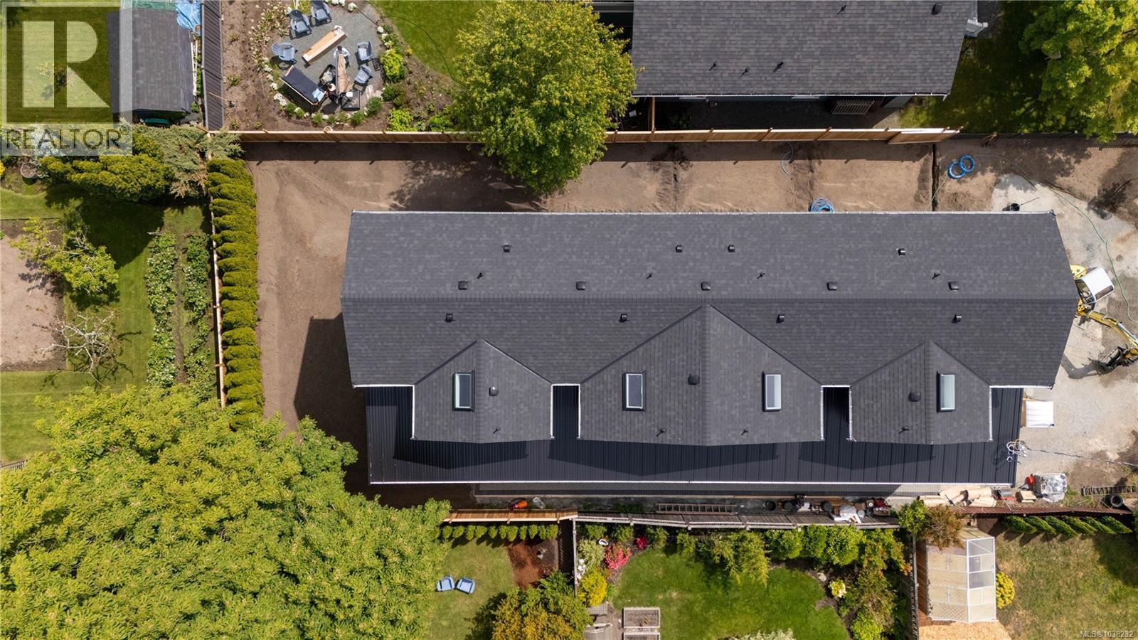#4 2118 Pentland Rd - 40