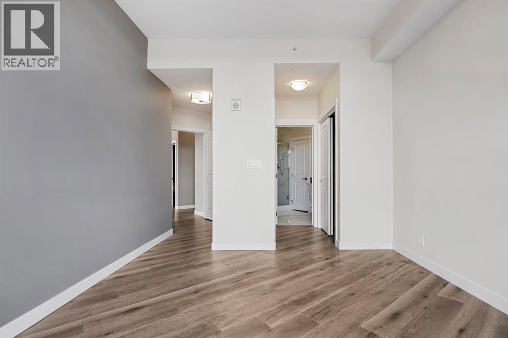 #1205 32 Varsity Estates Circle NW - 25