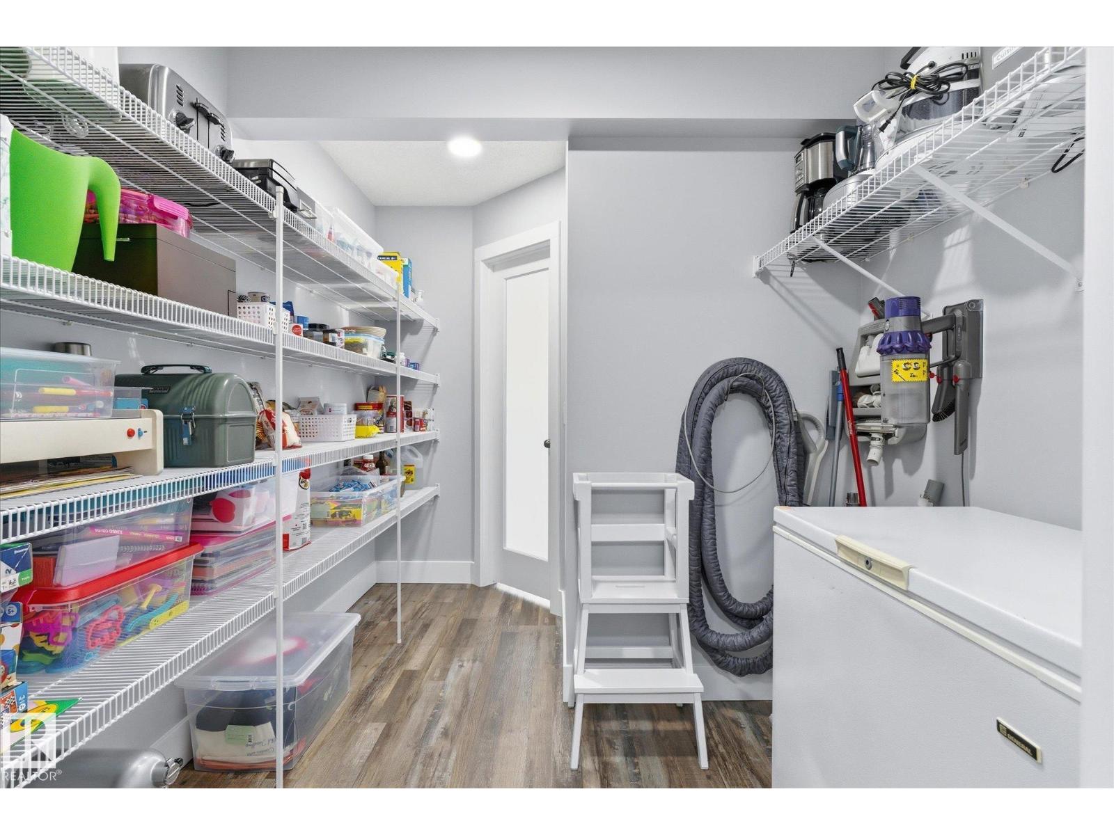 3948 42 ST NW - 23