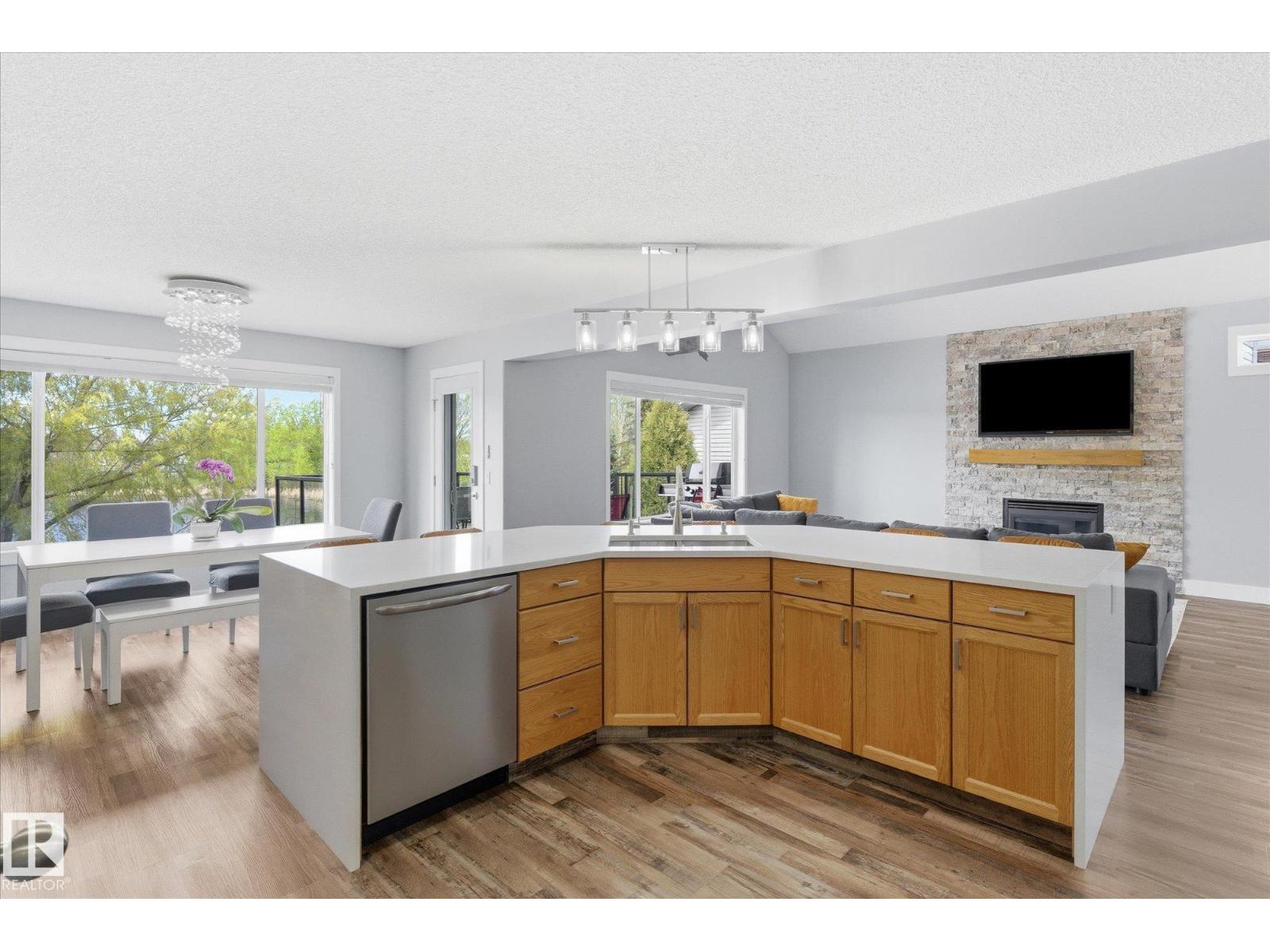 3948 42 ST NW - 16