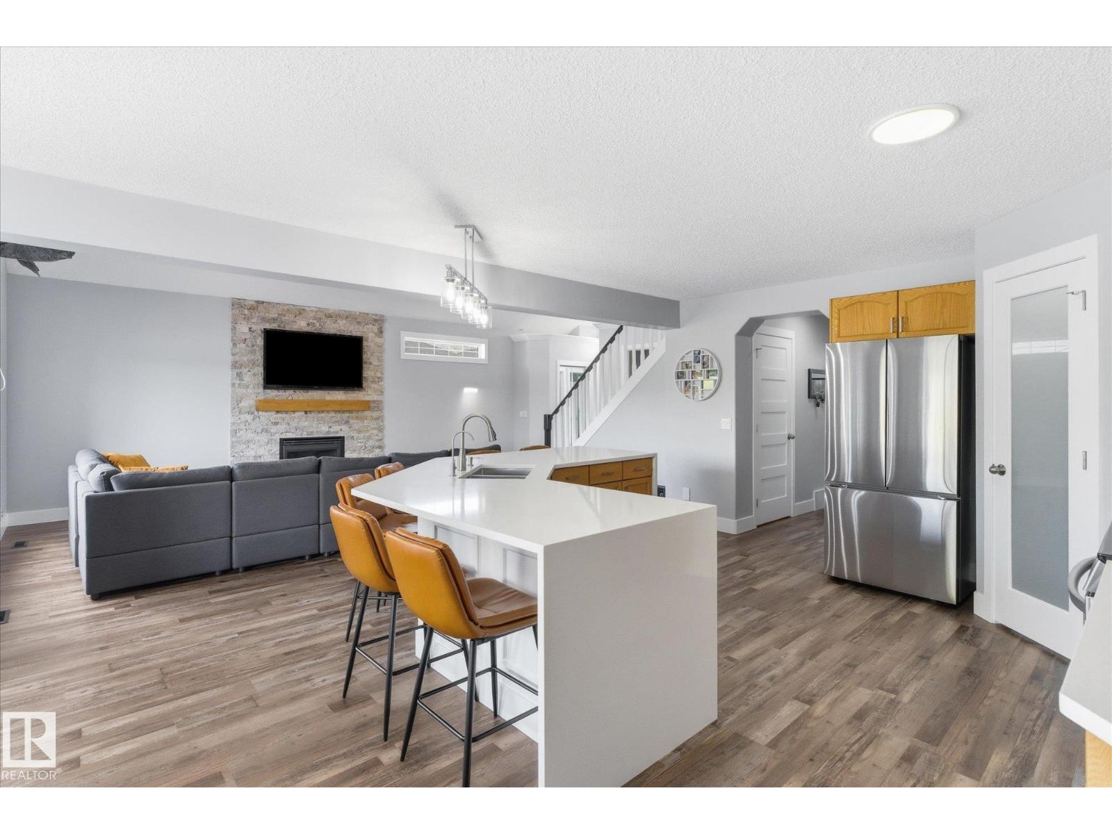 3948 42 ST NW - 18