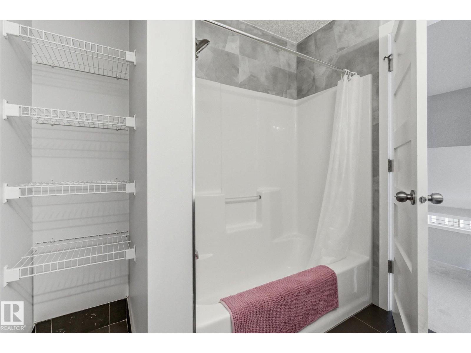 3948 42 ST NW - 40