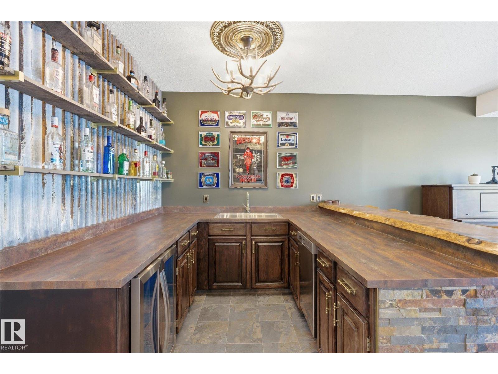 3948 42 ST NW - 42