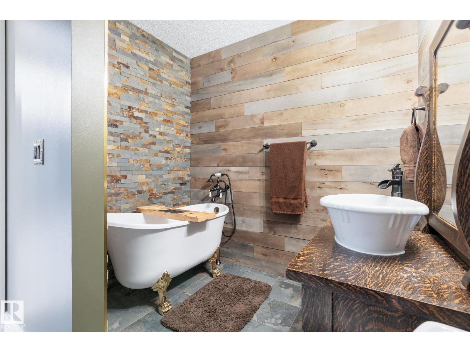 3948 42 ST NW - 52