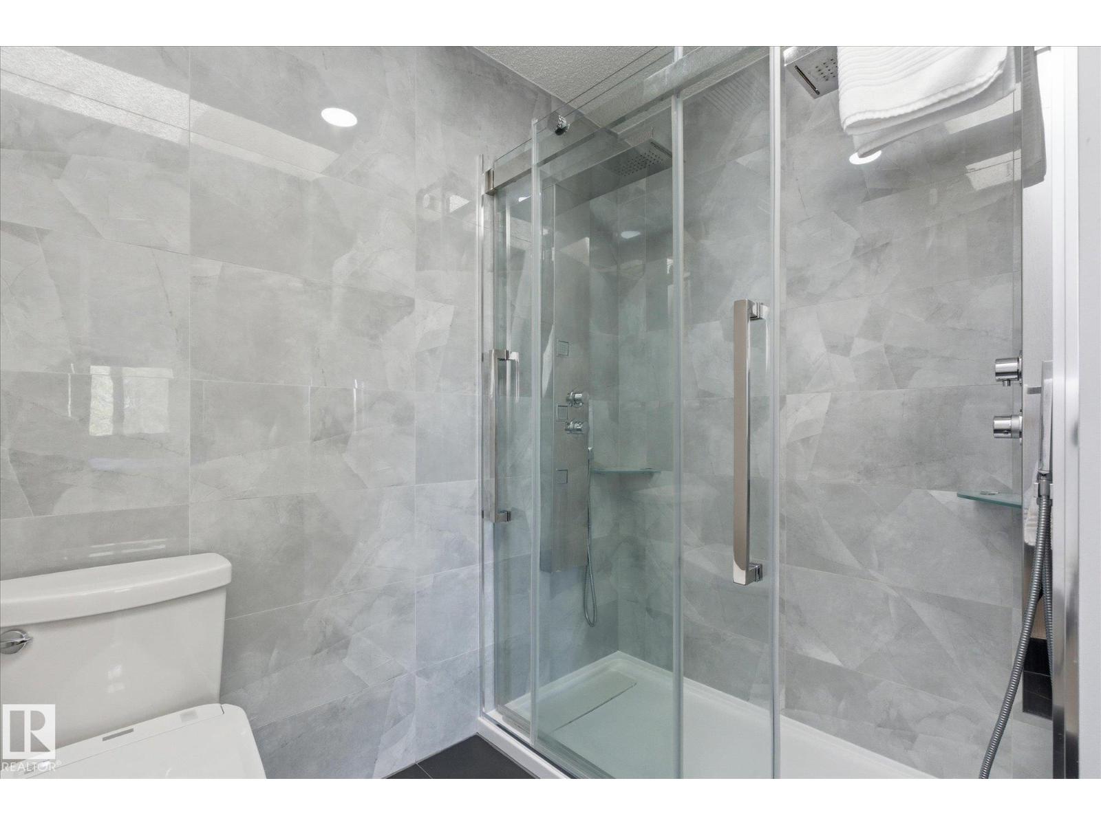 3948 42 ST NW - 33