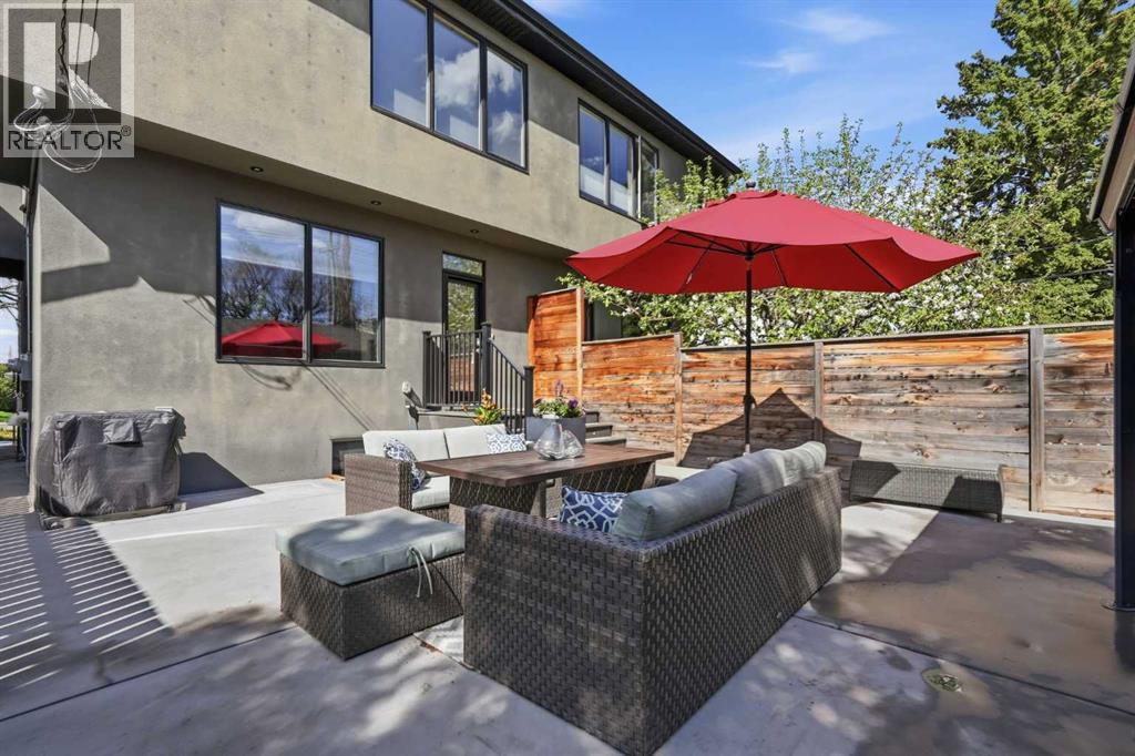 1923 49 Avenue SW - 48