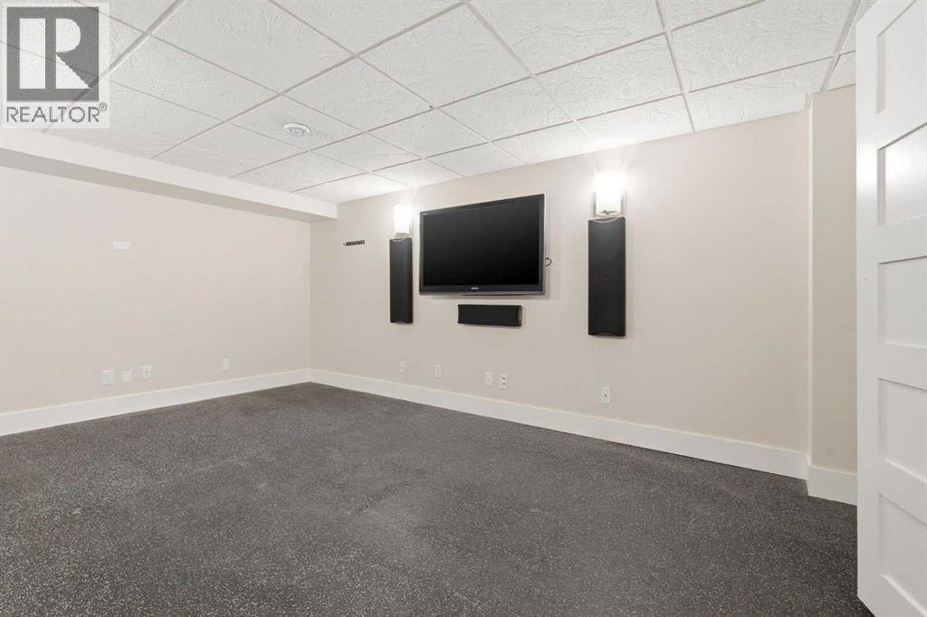 1923 49 Avenue SW - 39