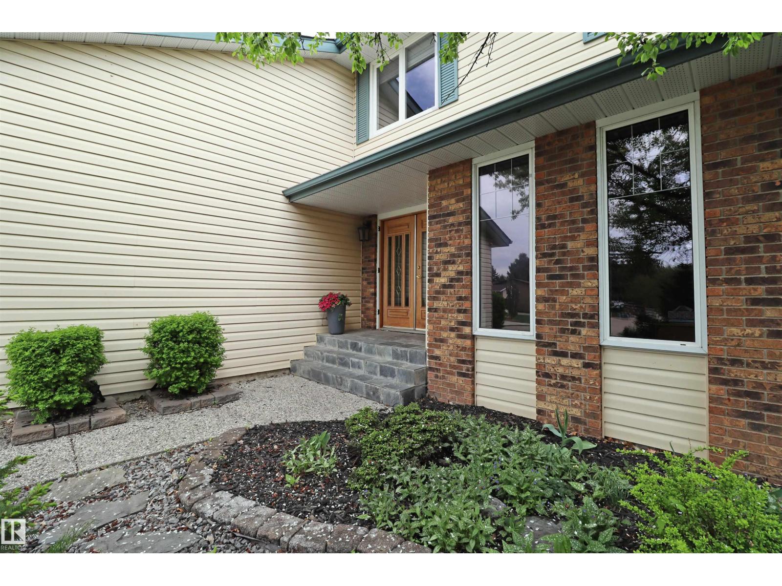 6 MARLBORO PL - Image 3