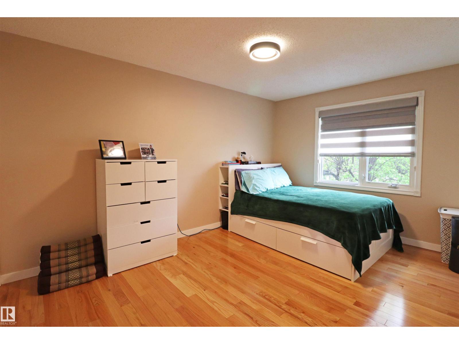 6 MARLBORO PL - 31