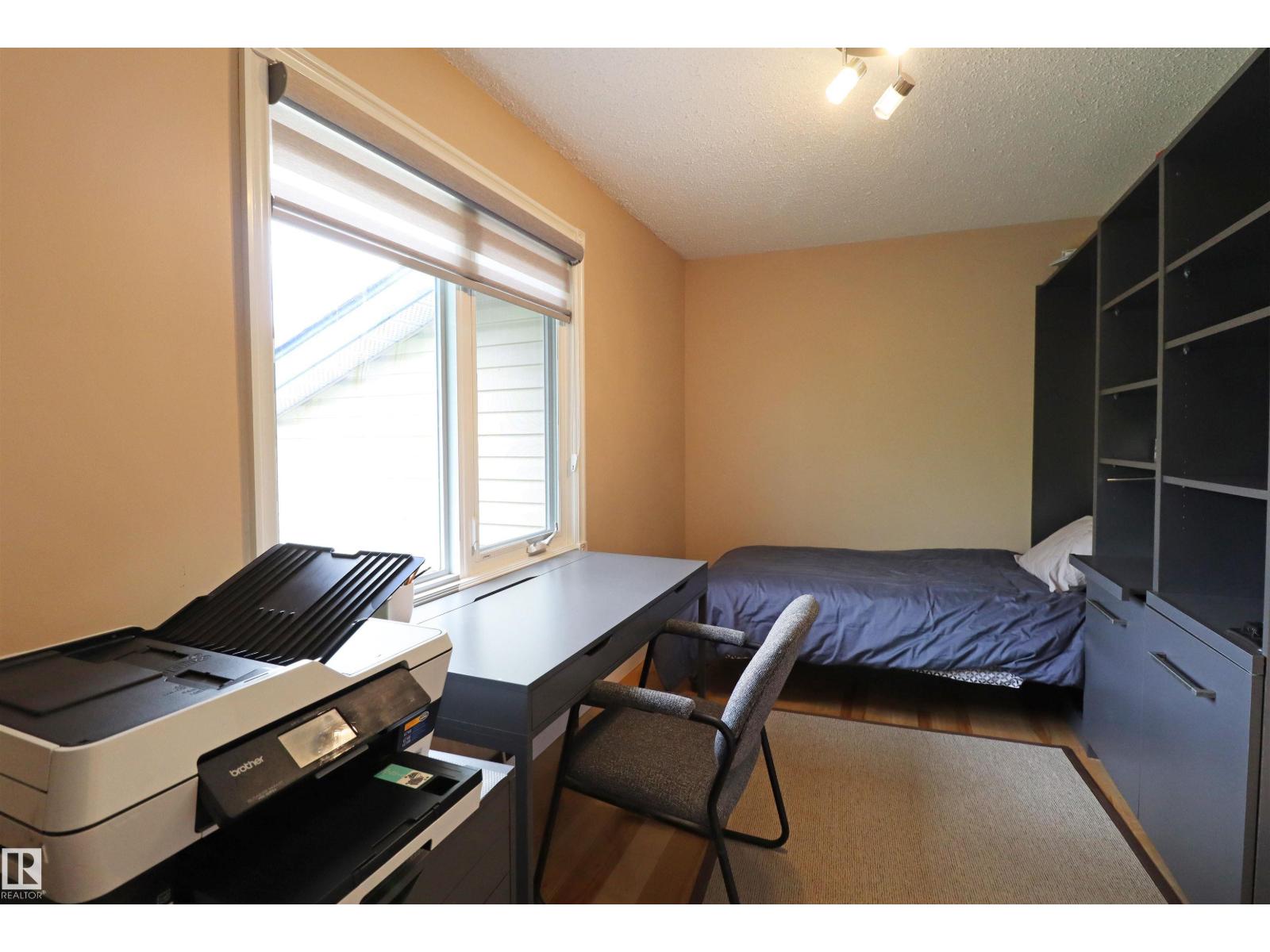 6 MARLBORO PL - 39