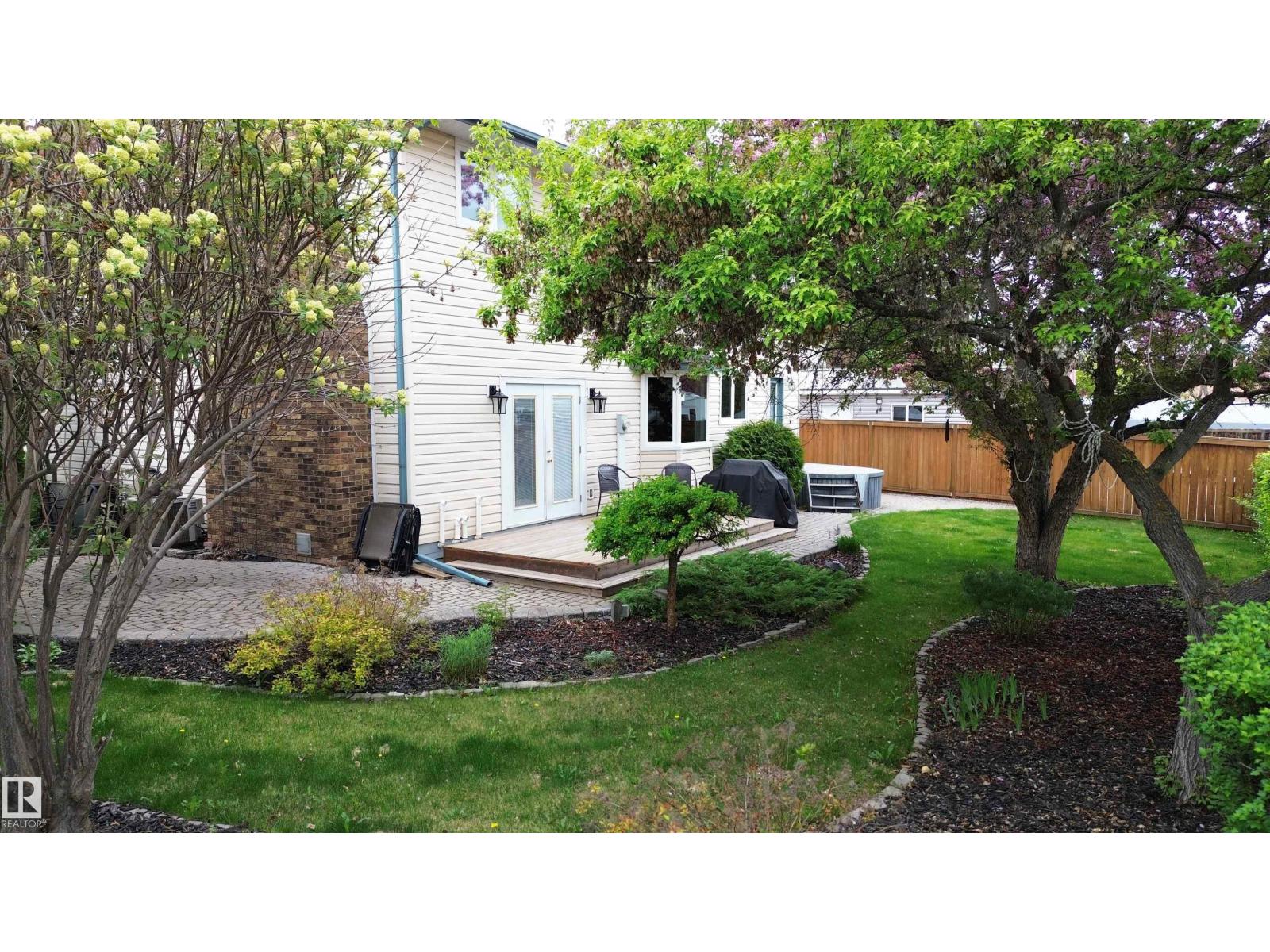 6 MARLBORO PL - 52