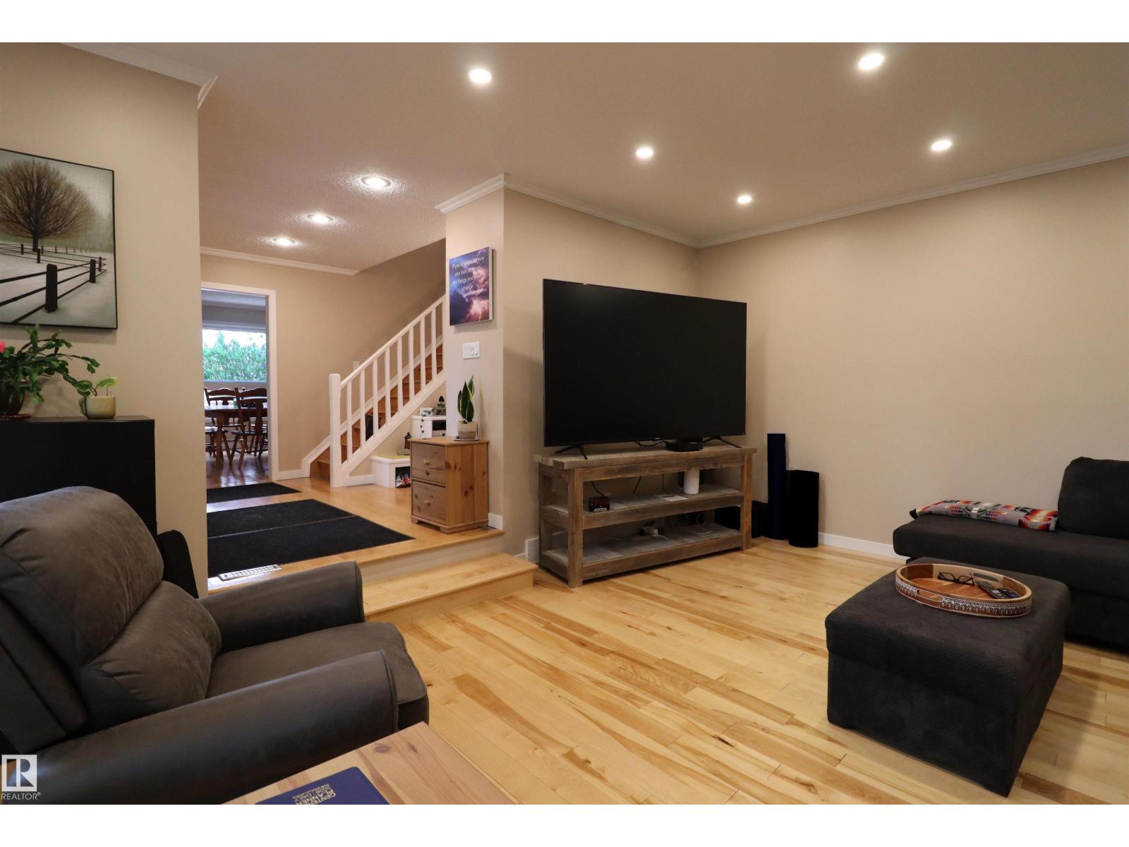 6 MARLBORO PL - 7