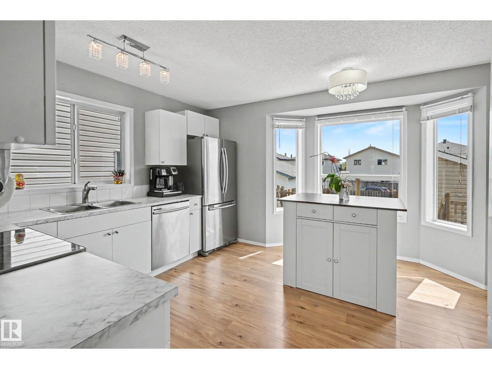 2123 36 AV NW - 12