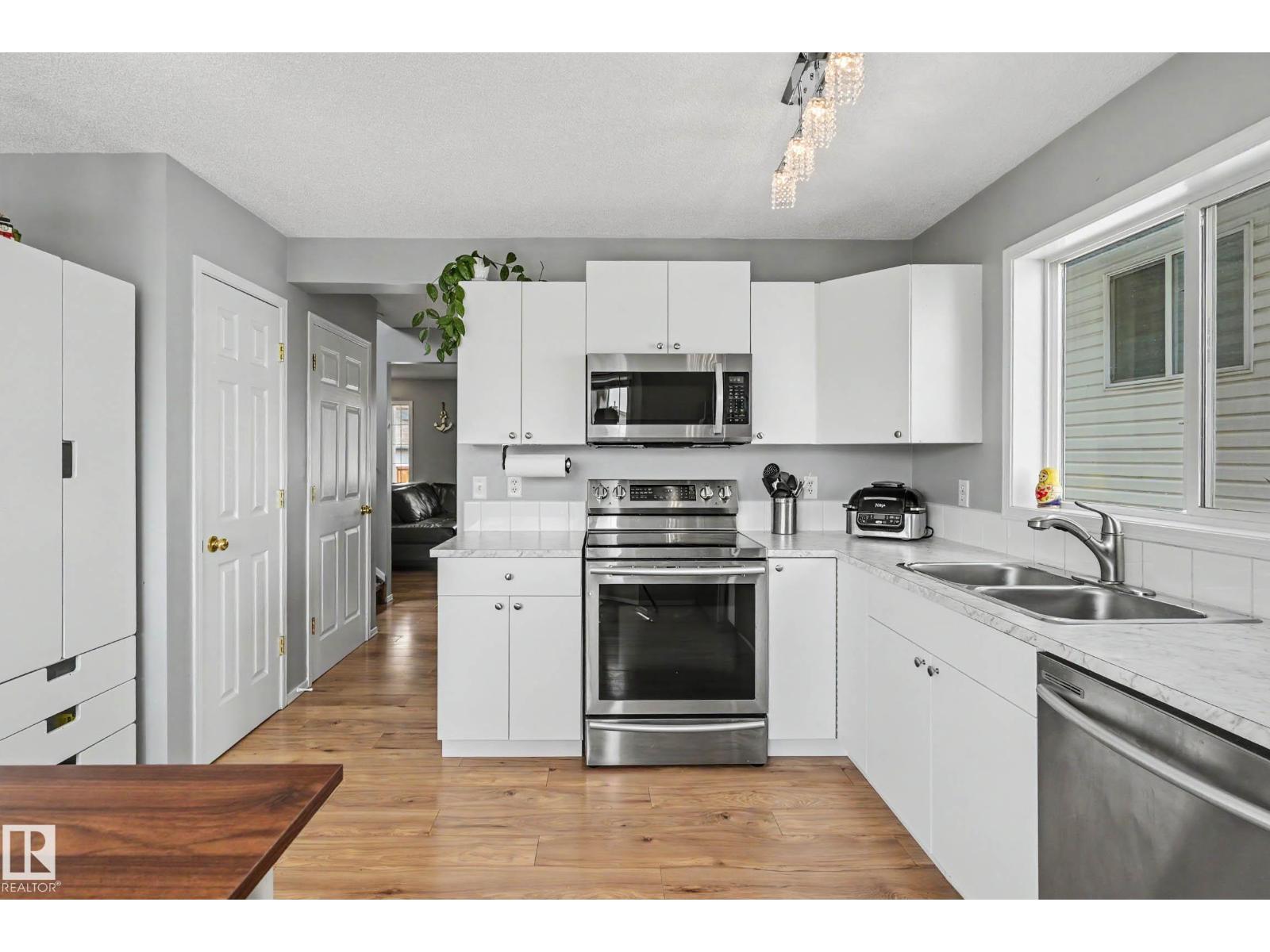 2123 36 AV NW - 14